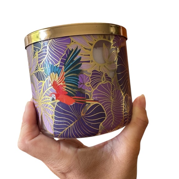 Bath & Body Works Raintforest Gardenia Candle - Picture 7 of 7